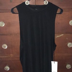 Black muscle tee